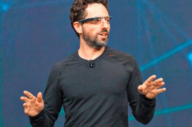 Очки Google Glass будет производить Motorola