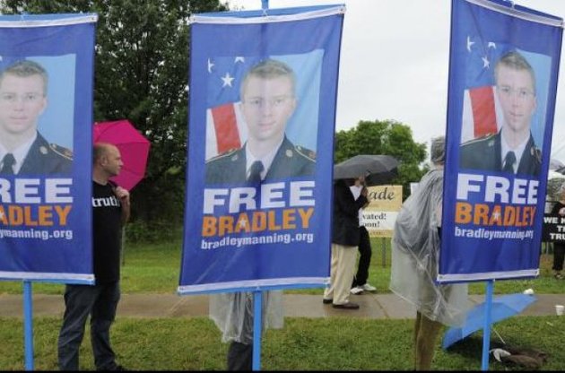 Ассанж призвал журналистов защищать своих информаторов после приговора Мэннингу