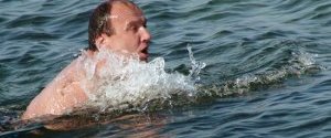 Украинского пловца-марафонца, проплывшего 150 км до Сирии, не пустили в страну