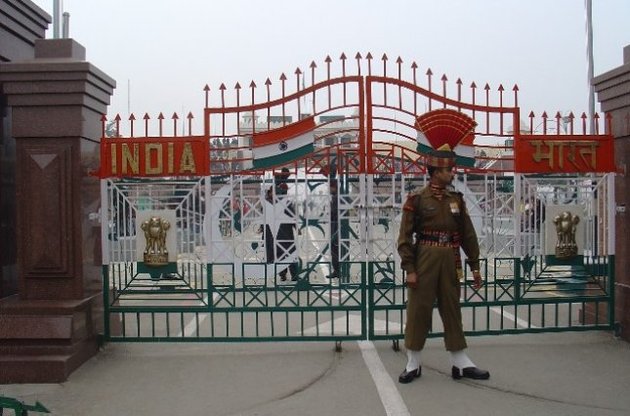 Индия обвинила Пакистан в провокации на границе: в Кашмире убиты пятеро индийских военных