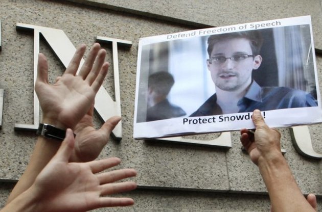 Сноуден передав британській газеті 20 тисяч секретних документів