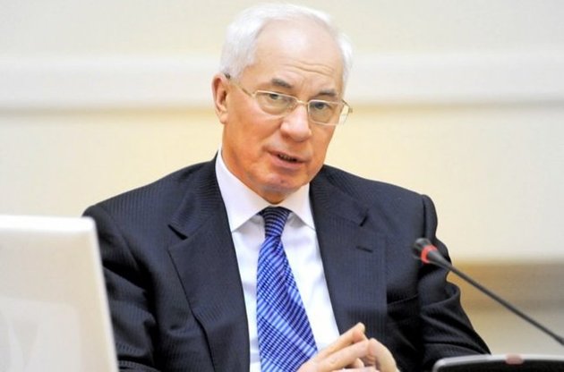 Азаров пообещал уволить руководителей, которые повысили тарифы