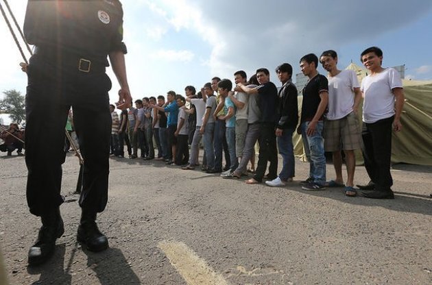 Лагерь для нелегальных мигрантов в Москве