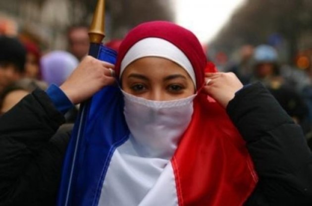 Франція готується заборонити носіння хіджабів у внз