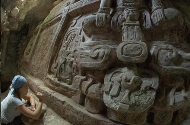 Археологи обнаружили в Гватемале древнюю статую майя