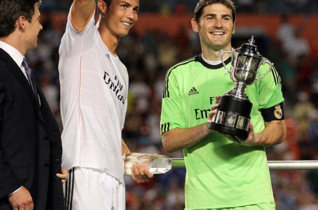 Кріштіану Роналду та Ікер Касільяс радіють перемозі