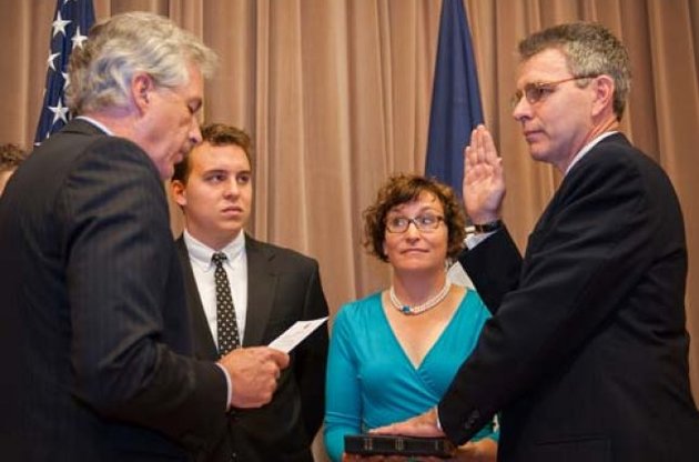 Джефф Пайєтт під час складення присяги