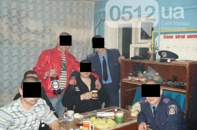 За подрывающие авторитет МВД фотографии милиционеров будут наказывать