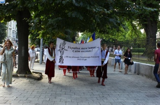 Всемирный конгресс украинцев во Львове начался с почтения памяти жертв Голодомора