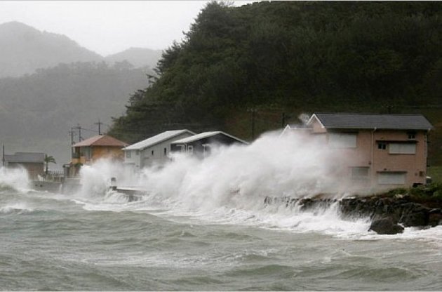 К Японии приближается тайфун: объявлена эвакуация жителей