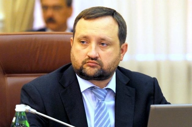 Арбузов заперечує, що уряд заборгував мільярд за соціальними виплатами