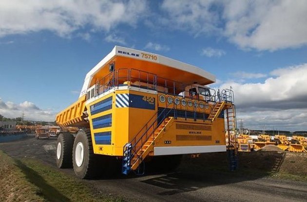 Найбільш вантажопідйомний самоскид у світі перевозить 450 тонн