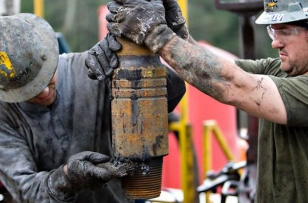 США обгоняют Россию по добыче нефти и газа