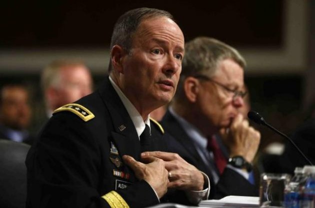 Директор АНБ Кіт Александер зізнався в зборі даних за допомогою мобільних телефонів.