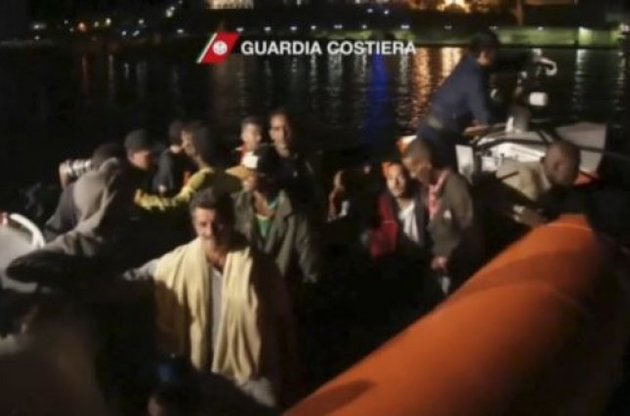 Судно с нелегалами затонуло у берегов Лампедузы, сотни погибших и пропавших без вести