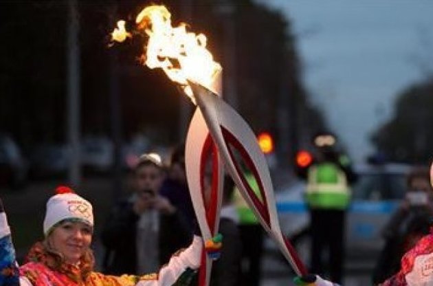Олимпийский факел взорвался в руках девочки в российской Костроме