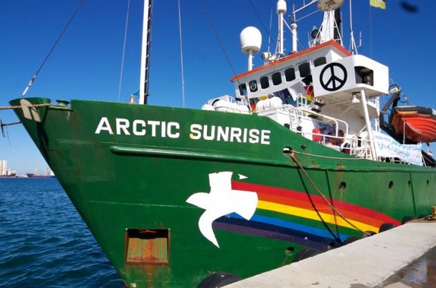 Действия экипажа "Арктик Санрайз" переквалифицированы с пиратства на хулиганство