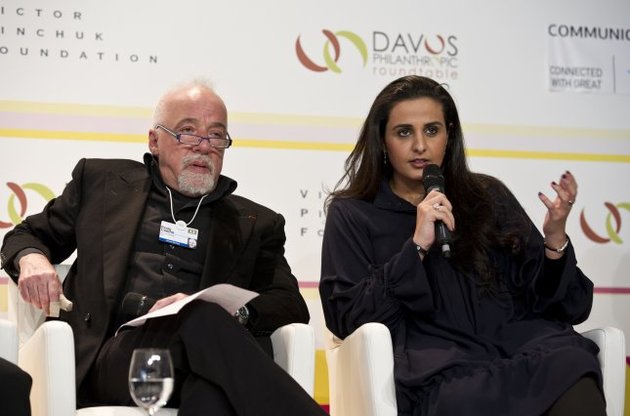 Паоло Коэльо и Аль-Маясса-бинт-Хамад-бин-Халифа-аль-Тани в Давосе