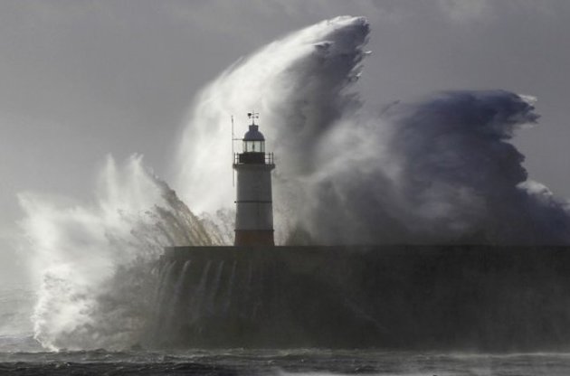 Ураган "Святий Юда" знеструмив три міста у Латвії і рухається до Росії