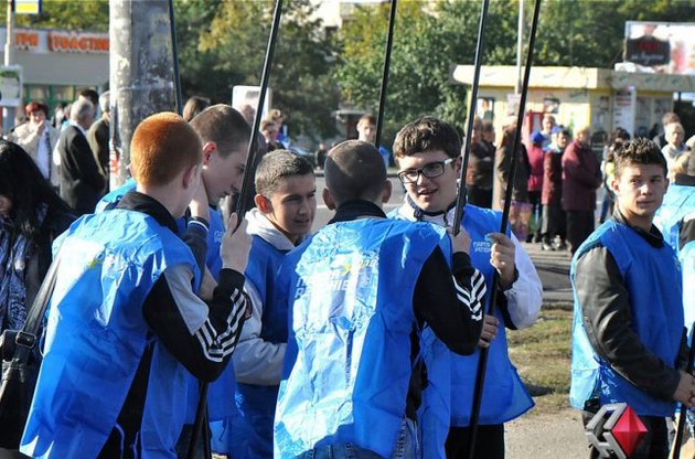 Партию регионов обвинили в эксплуатации молодежи