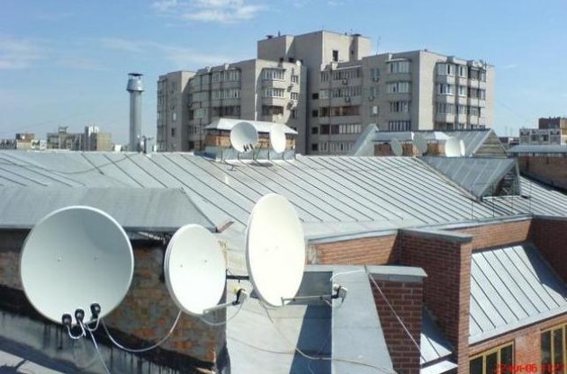 Депутаты предложили запретить самовольную установку спутниковых тарелок на жилых домах