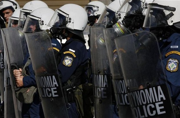 Греческая полиция очистила здание гостелевидения от журналистов