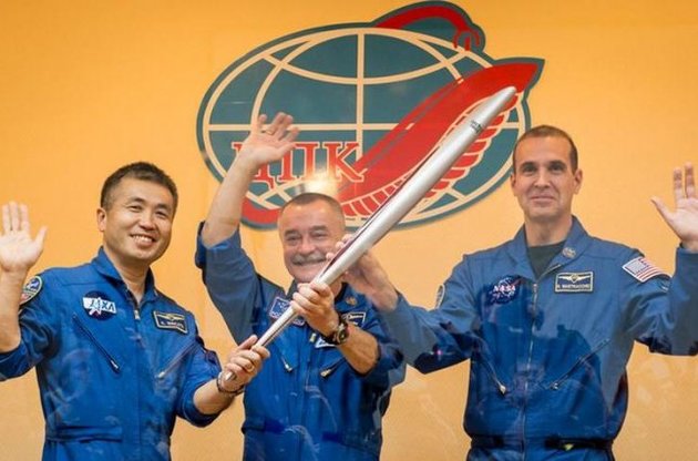 Олимпийский факел отправили в космос