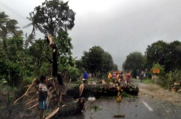 На Филиппинах бушует мощный тайфун