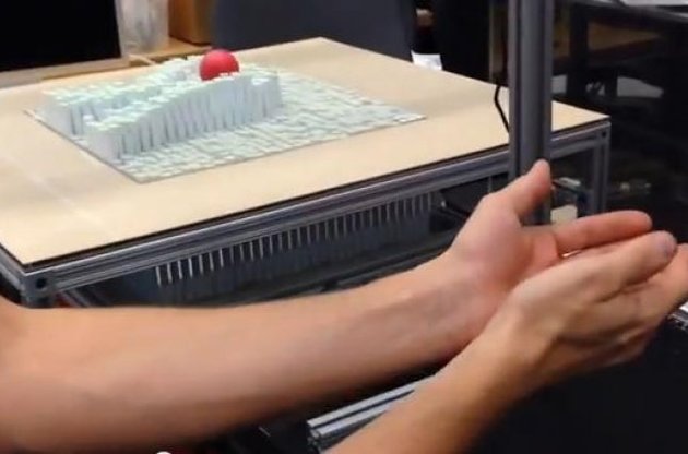 Пристрій копіює рухи рук вченого в режимі реального часу