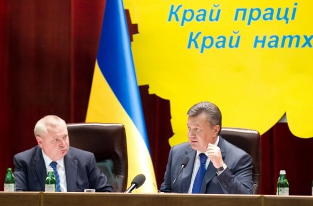 Янукович рассказал деятелям культуры о визите "перепуганного" запорожского губернатора