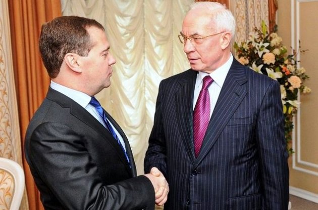Азаров и Медведев обсудили транзит и запасы газа в украинских ПХГ