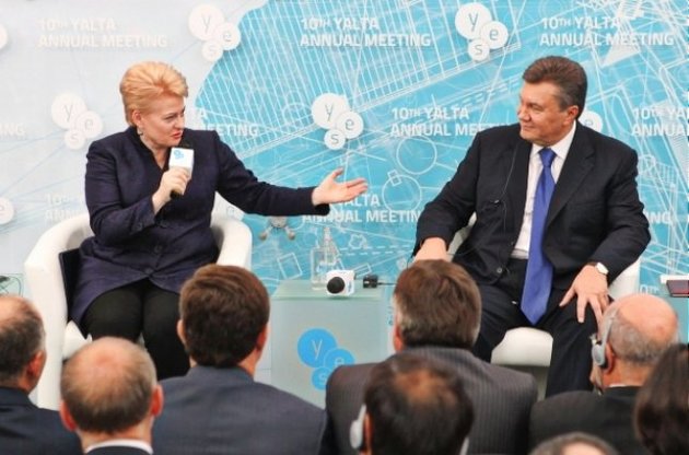 Янукович повідомив президенту Литви про неможливість підписати асоціацію з ЄС через шантаж Росії