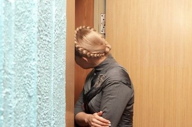 Тимошенко отказалась ехать в суд. Автозаки и скорая покинули территорию больницы