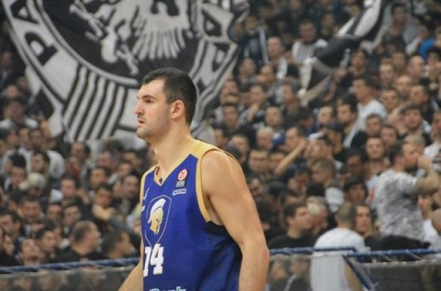 При шаленій підтримці сербської команди кияни програли