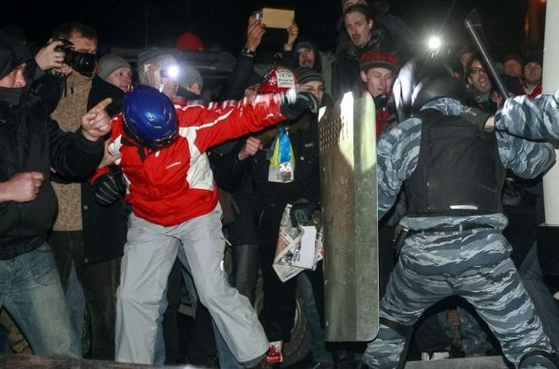 Чечетов заявил, что "Беркут" ночью в Киеве "действовал в духе европейской демократии"