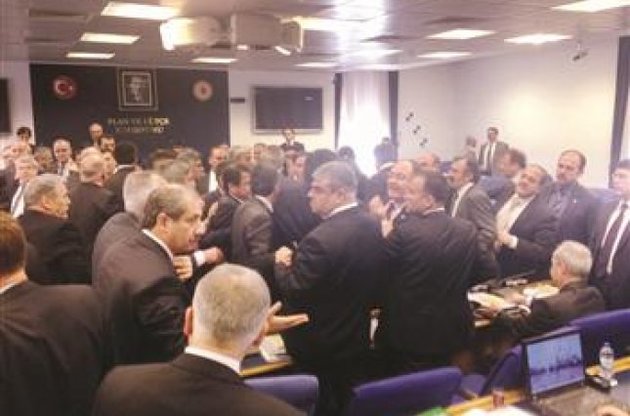 Турецька опозиція дала відсіч бажанням прем&#039;єра прибрати до рук судову систему