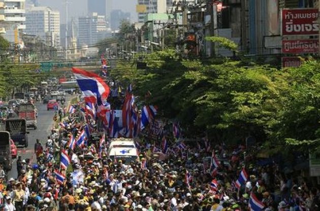 Оппозиция Таиланда строит баррикады в центре Бангкока