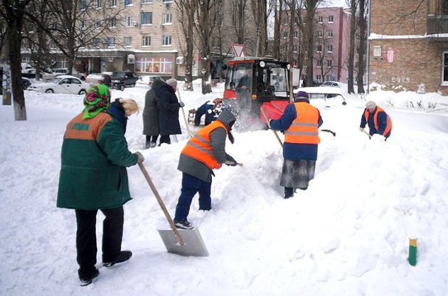 После начала снегопадов выяснилось, что снегоуборочной техники в Киеве нет