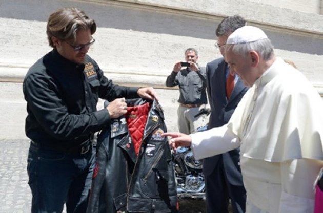 Папа Римський виставив на аукціон свій Harley-Davidson