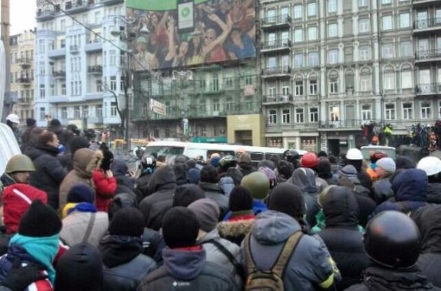 На Грушевского стоят около 65 автобусов с бойцами "Беркута"