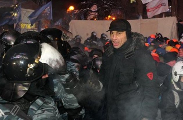 Кличко пообещал амнистию милиционерам, перешедшим на сторону народа