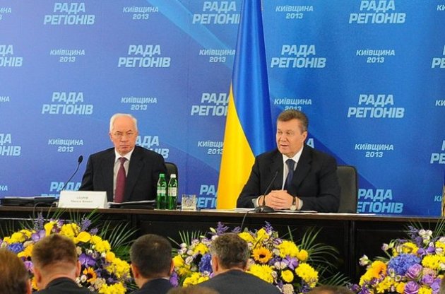 Янукович замість переговорів із Кличком проводить зустріч з Азаровим