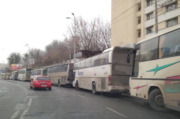 "Батьківщина": В центр Киева подтянули 80 автобусов с "титушками"