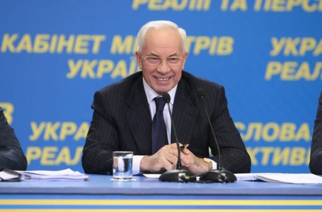 Азаров сомневается в санкциях США к украинским чиновникам