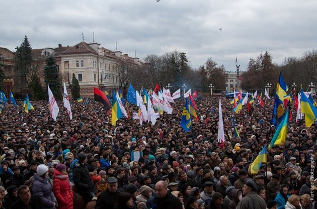 В Тернополе объявлена всеобщая мобилизация людей для поездки в Киев
