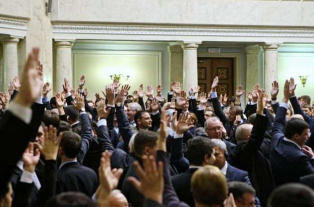 "Проголосовавшие" за "законы черного четверга" внефракционные депутаты теперь хотят их отменить