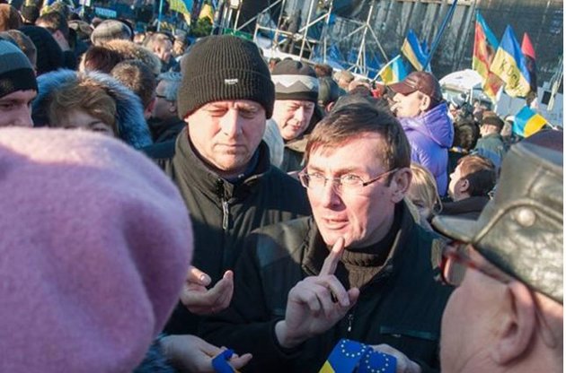 Луценко заявил, что Евромайдан передвинется к парламенту, если не отменят "драконовские законы"