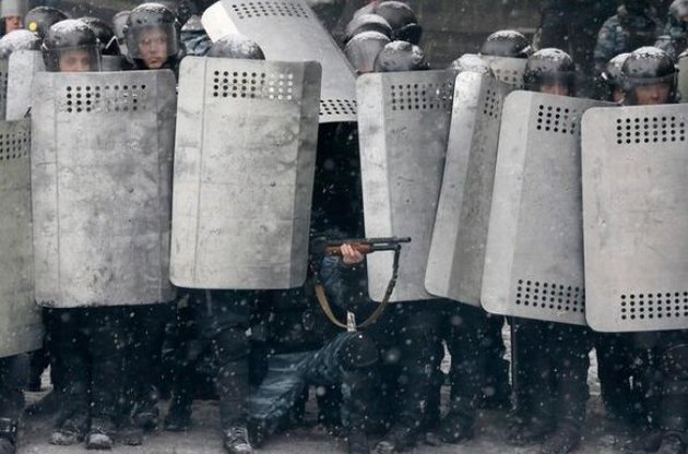 Парубий сообщил об использовании &quot;Беркутом&quot; самодельных боевых гранат