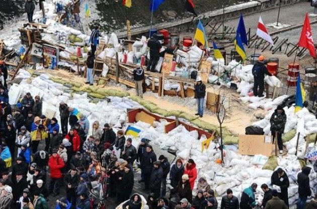 Майдан будує нову барикаду на Інститутській