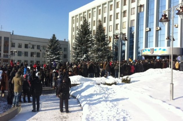 Жители Ровно захватили облгосадминистрацию